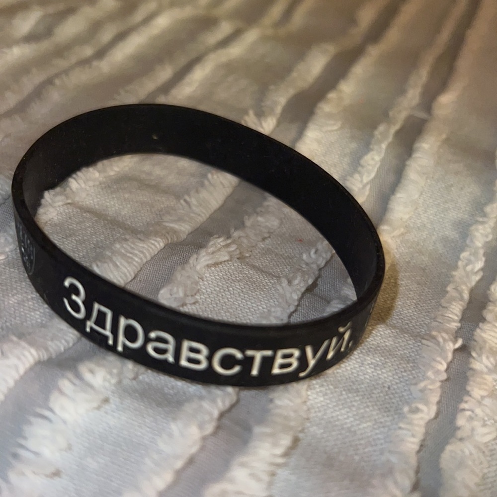 Hello Brooklyn Nets Rubber Cuff - Picture 2 of 3